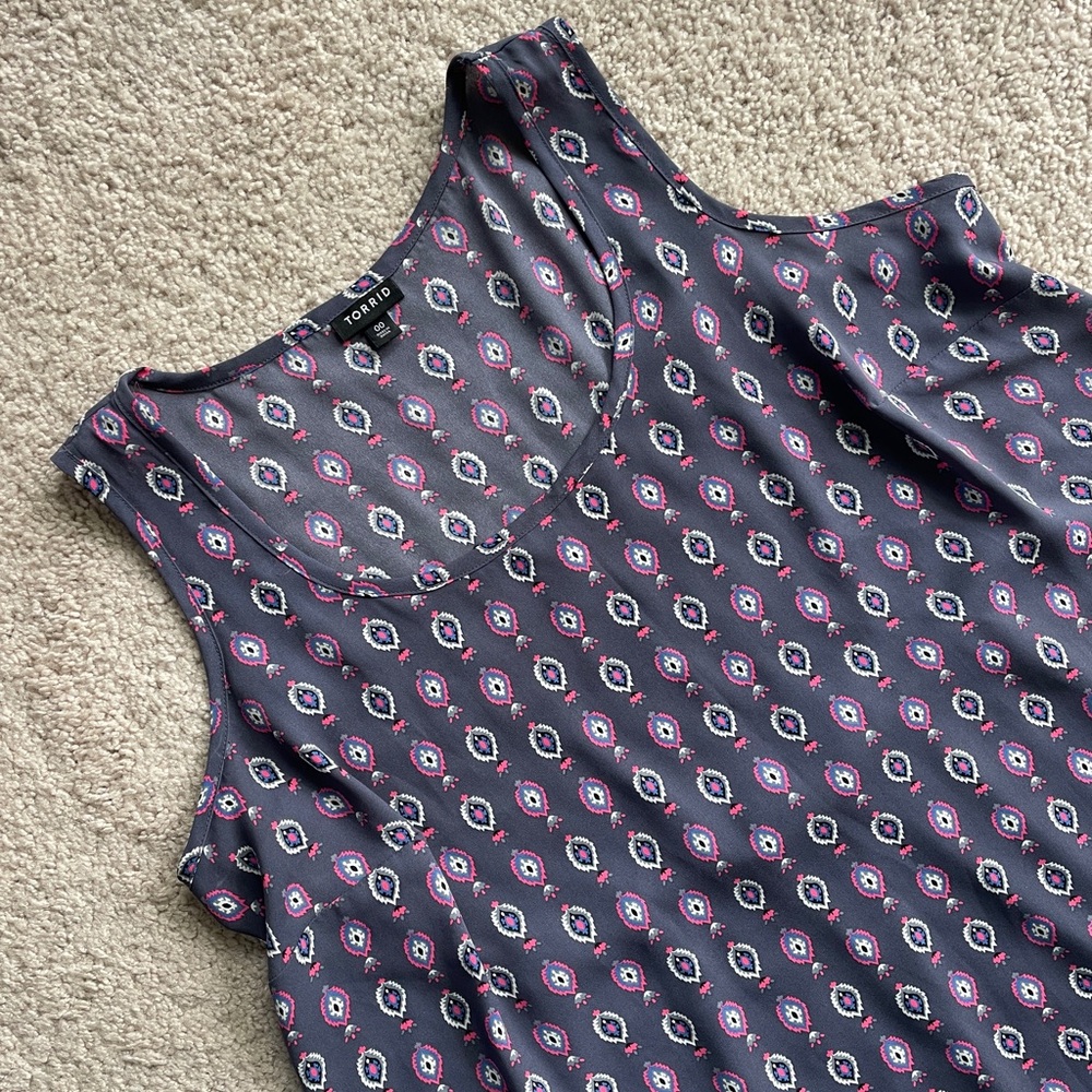 Torrid Southwestern Gray Pink Paisley Sleeveless Top Size 00 (Medium/Large, 10) - Picture 6 of 8